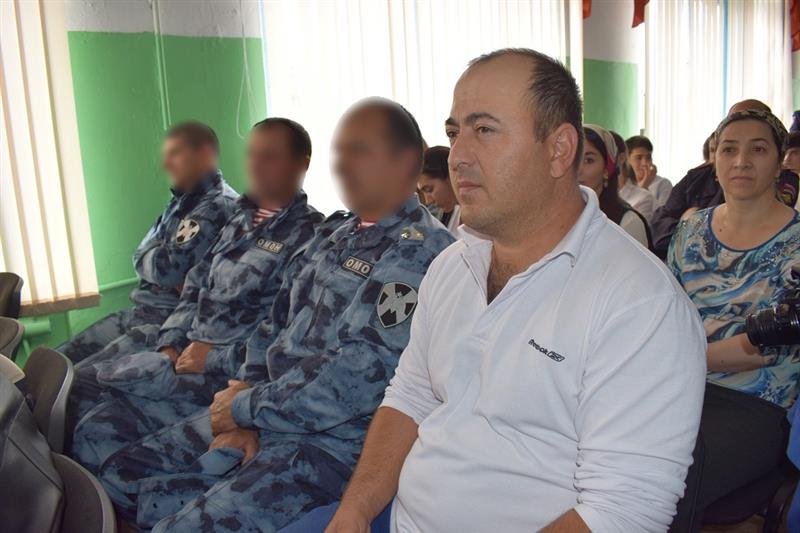 В хасавюртской гимназии открыта мемориальная доска бойцу ОМОН Хуламагомеду Курбанову (видео)