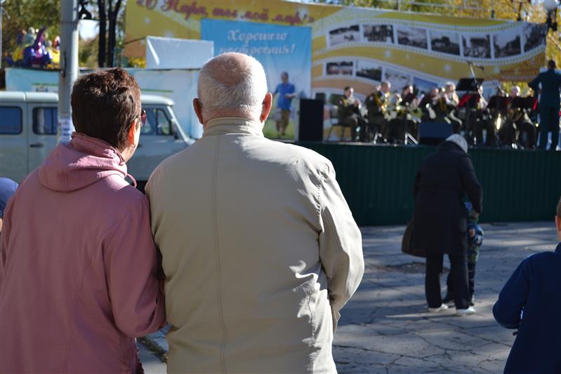 В рамках всероссийской акции «Вальс нашей молодости» росгвардейцы провели праздничный концерт  для жителей и гостей города Омска