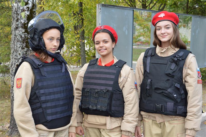 Сотрудники ОМОН и СОБР в Брянске открыли свои двери для юнармейцев и кадет