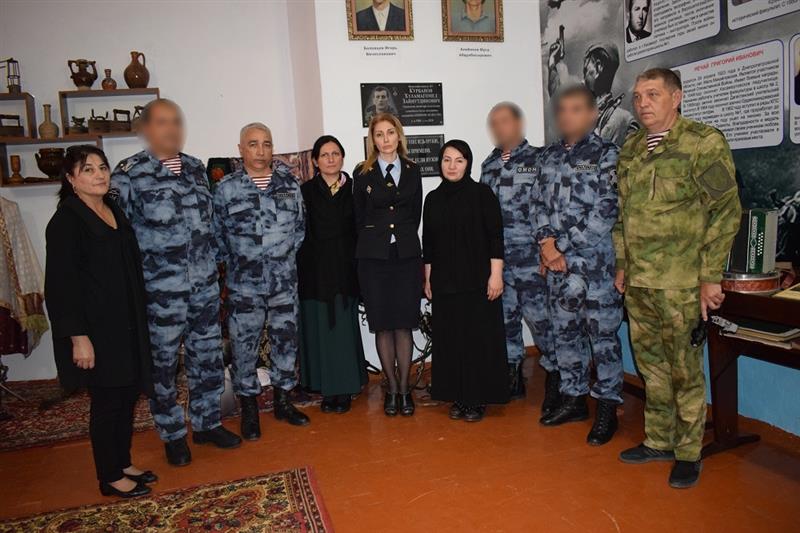 В хасавюртской гимназии открыта мемориальная доска бойцу ОМОН Хуламагомеду Курбанову (видео)