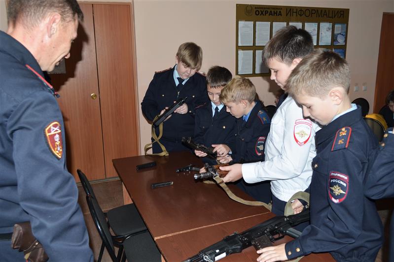 В Пензе и Чебоксарах росгвардейцы провели патриотические акции для школьников