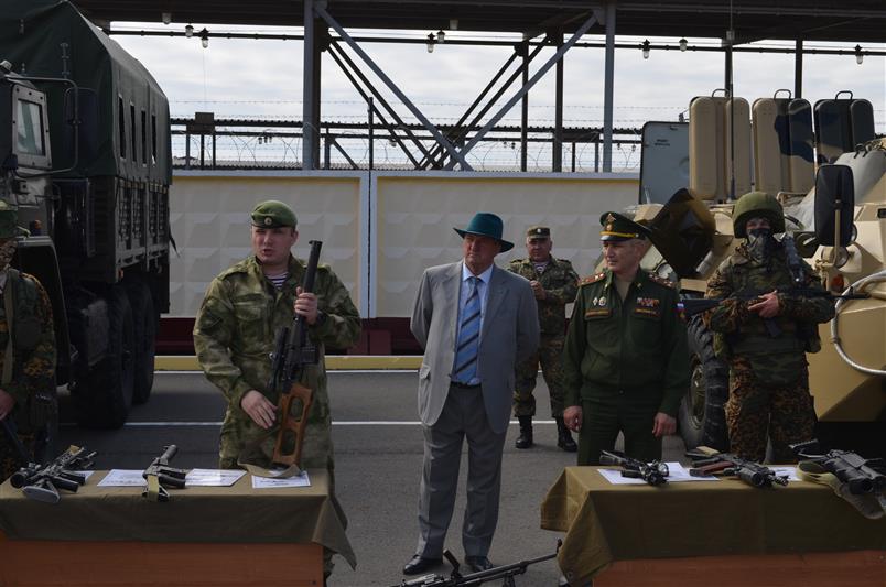 В Назрани военнослужащие Росгвардии провели для старшеклассников патриотическую акцию – День призывника (фото, видео)