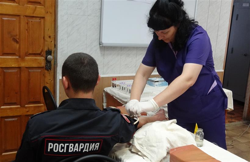 Белгородские росгвардейцы пополнили банк донорской крови более чем на 10 литров