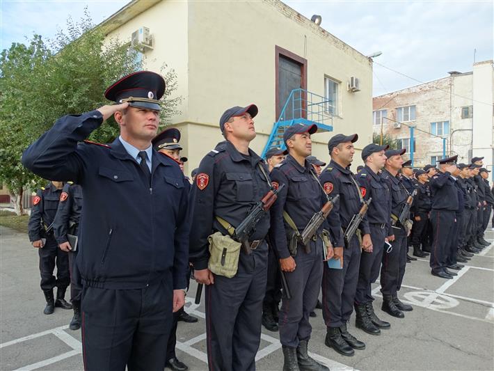 В Астрахани состоялся общегородской гарнизонный развод нарядов Росгвардии и полиции 