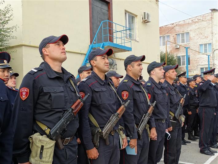 В Астрахани состоялся общегородской гарнизонный развод нарядов Росгвардии и полиции 