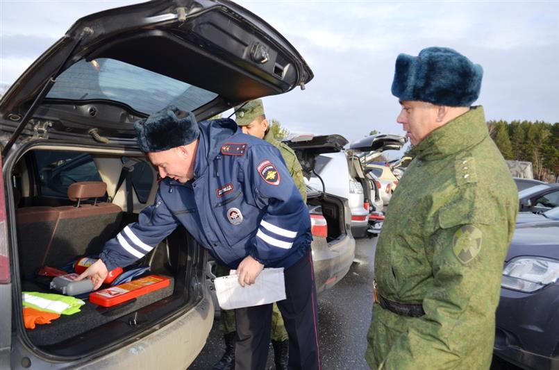 В Свердловской области прошел смотр личного автотранспорта росгвардейцев