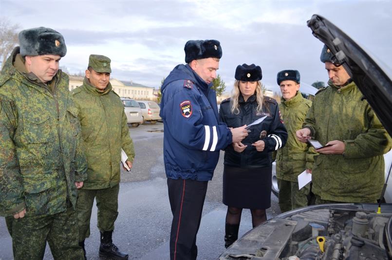 В Свердловской области прошел смотр личного автотранспорта росгвардейцев