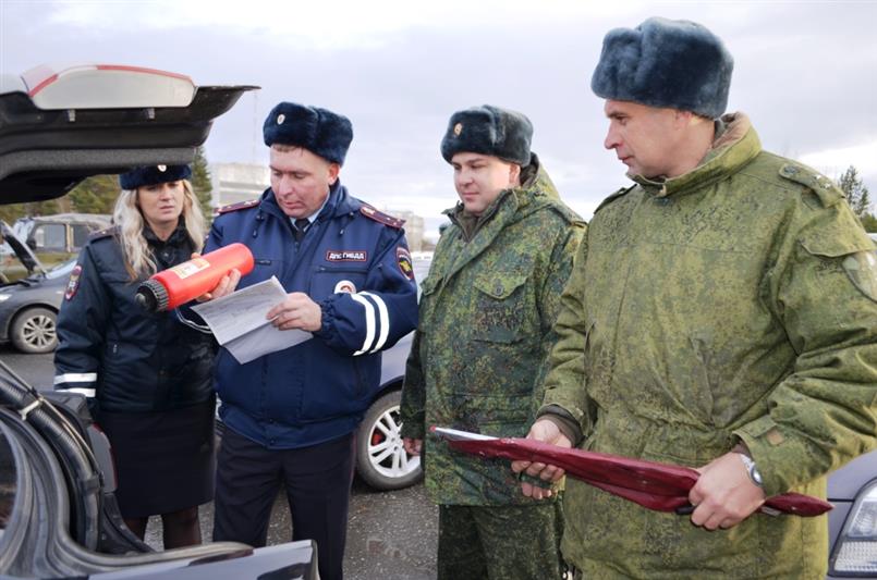В Свердловской области прошел смотр личного автотранспорта росгвардейцев