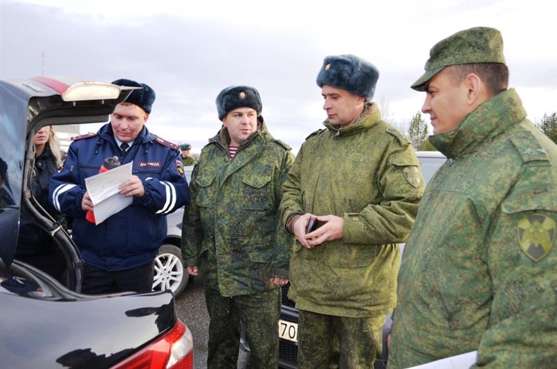 В Свердловской области прошел смотр личного автотранспорта росгвардейцев