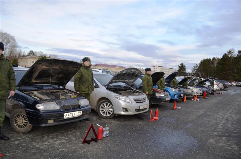 В Свердловской области прошел смотр личного автотранспорта росгвардейцев