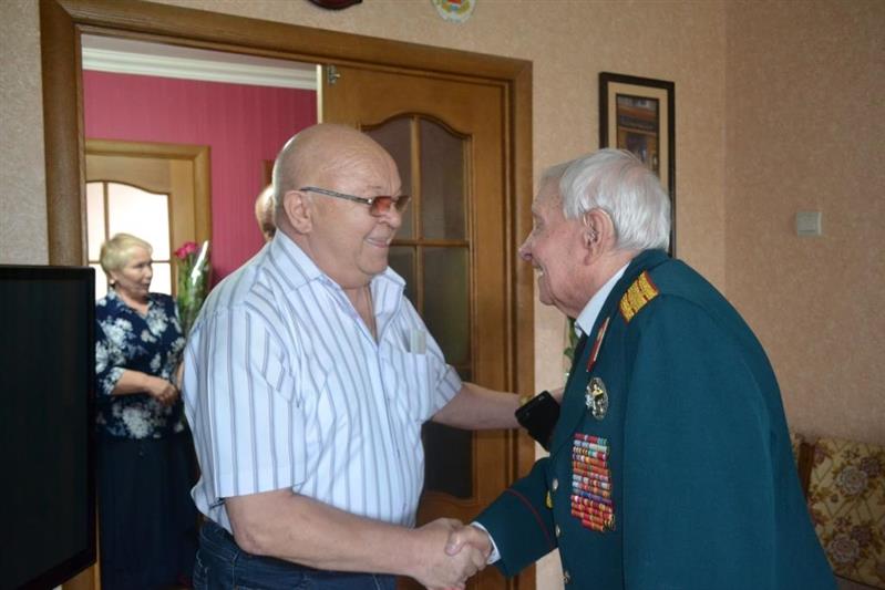 Во Владикавказе росгвардейцы поздравили с 99-летием ветерана войск правопорядка – участника Великой Отечественной войны 