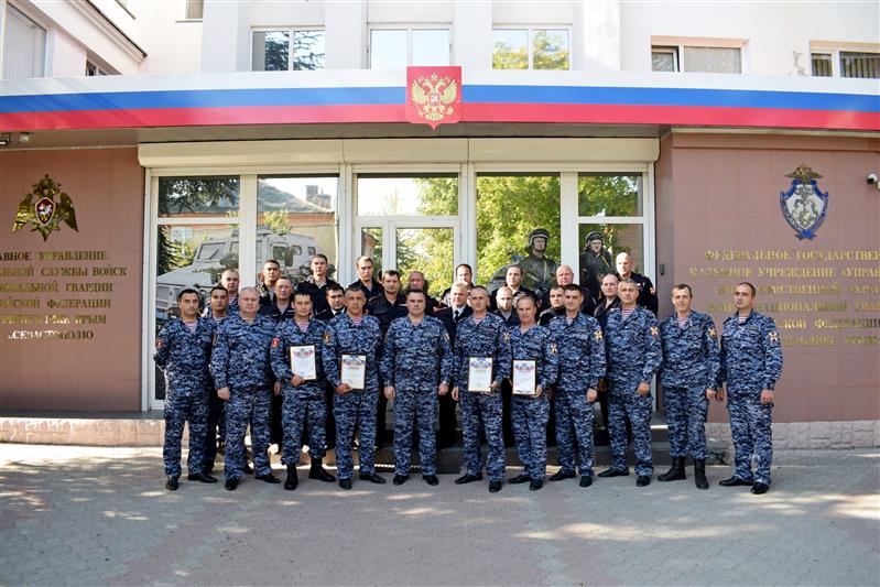 Крымские росгвардейцы провели соревнования по стрельбе, посвященные Дню вневедомственной охраны