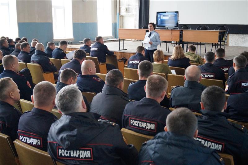В Йошкар-Оле с сотрудниками Росгвардии проведено профилактическое занятие по безопасности дорожного движения