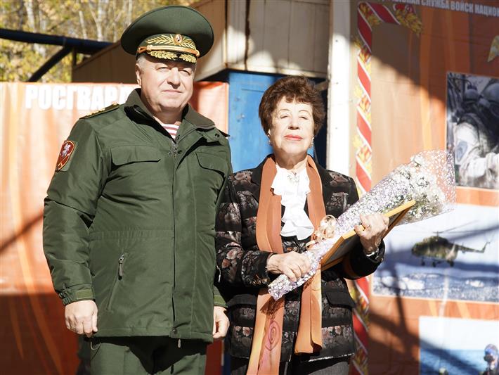 В рамках общероссийской акции Росгвардии «Вальс нашей молодости» в Новосибирске прошло торжество, посвященное Дню пожилого человека 