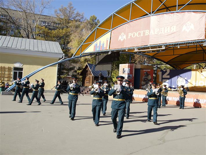 В рамках общероссийской акции Росгвардии «Вальс нашей молодости» в Новосибирске прошло торжество, посвященное Дню пожилого человека 