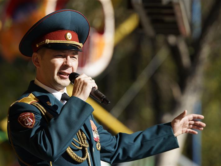 В Новосибирске росгвардейцы провели торжественное музыкальное мероприятие для  пожилых жителей и гостей города 