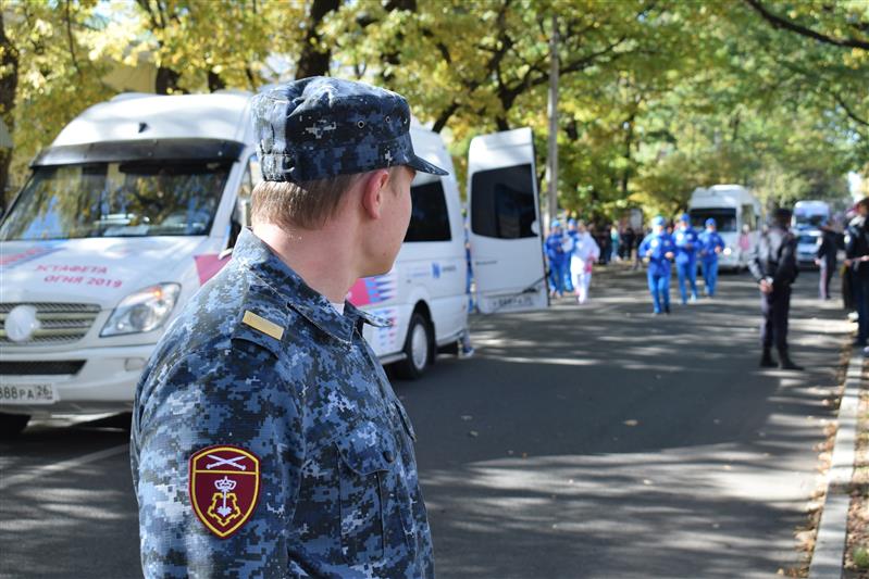  Росгвардеец Северо-Кавказского округа принял участие в эстафете огня XXIX Зимней Универсиады в Ставрополе (фото, видео)