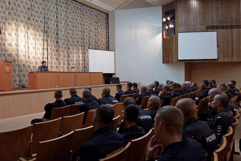В Севастополе и Симферополе сотрудники вневедомственной охраны провели профориентационные занятия с военнослужащими по призыву крымского соединения