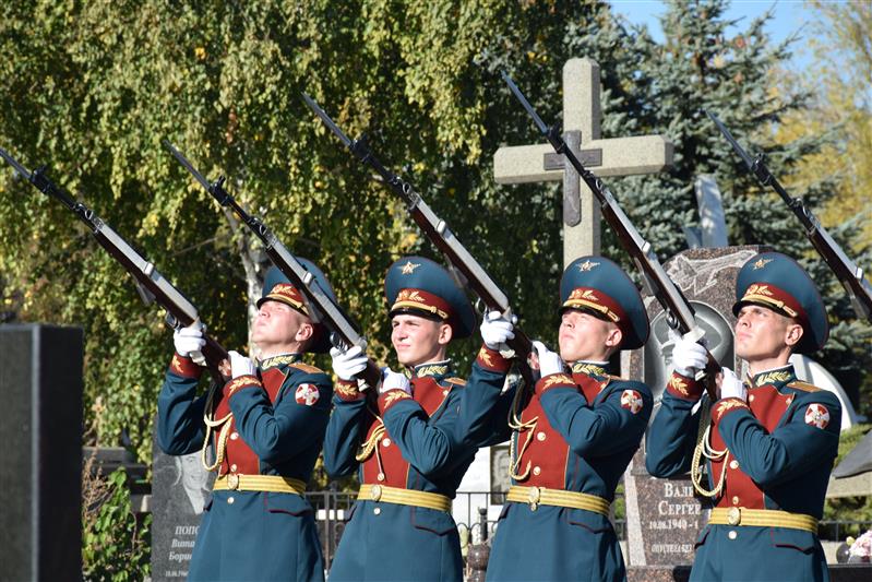 Герой России генерал-полковник Игорь Сергеевич Груднов похоронен в Ростове-на-Дону (фото, видео)