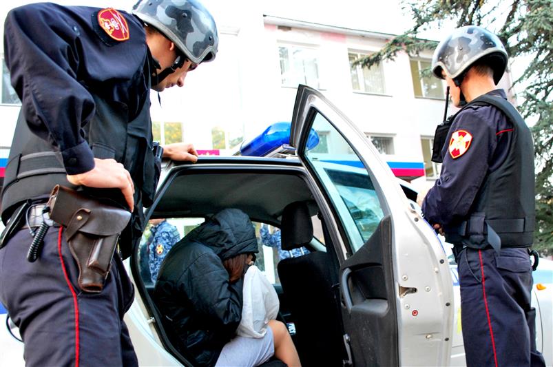 Крымские росгвардейцы задержали подозреваемую в краже