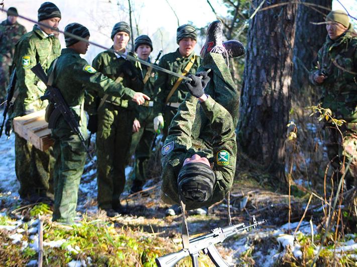 В Республике Алтай сотрудники ОМОН приняли участие в проведении соревнований, посвящённых 100-летию военной разведки
