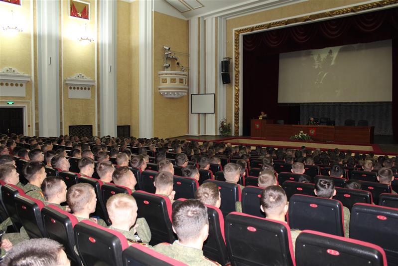 В Саратовской области командующий Приволжским округом проинспектировал подразделения Росгвардии и выступил с лекцией перед курсантами военного института