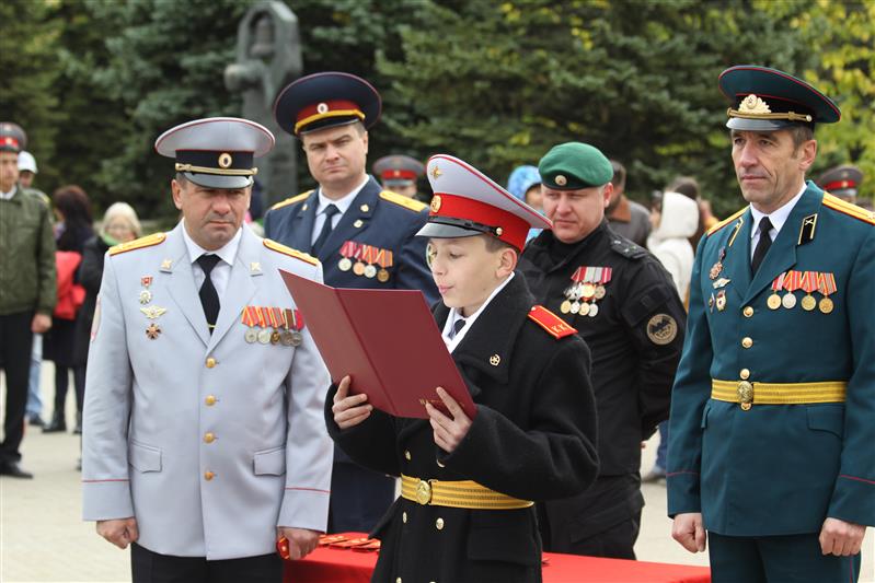 В Саратове кадеты профильного класса Росгвардии приняли торжественную присягу