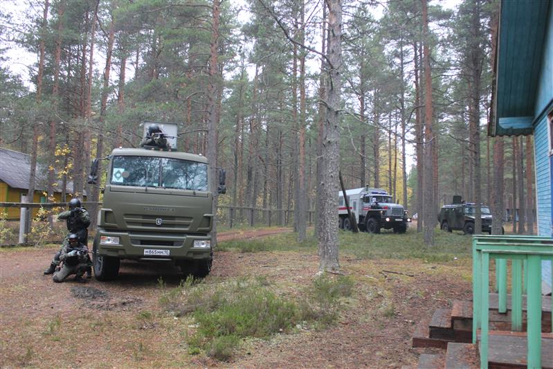 В Петрозаводске прошло тактико-специальное учение подразделений Росгвардии и силовых ведомств региона