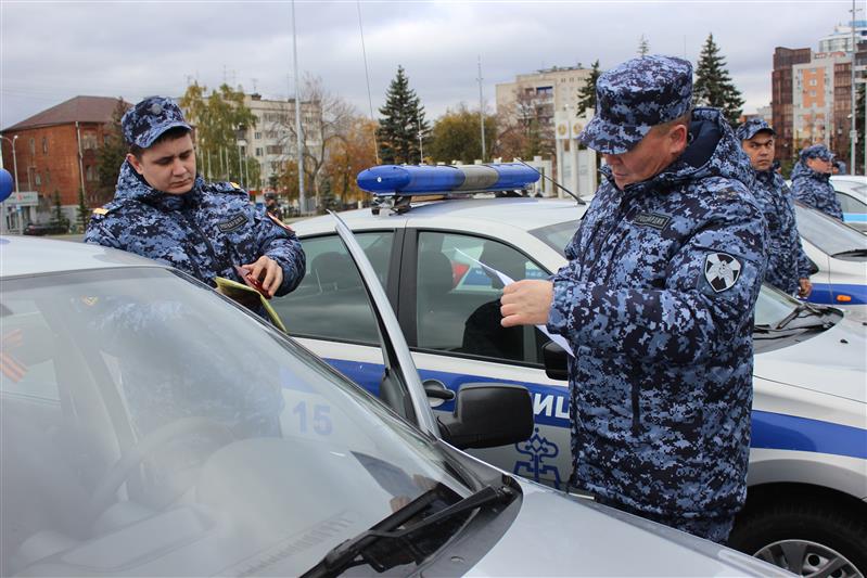 В Самаре сотрудники Росгвардии приняли участие в гарнизонном строевом смотре