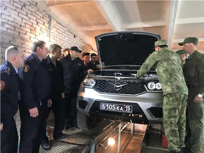 На Ямале росгвардейцы приняли участие в гарнизонном разводе и смотре автомобильной техники