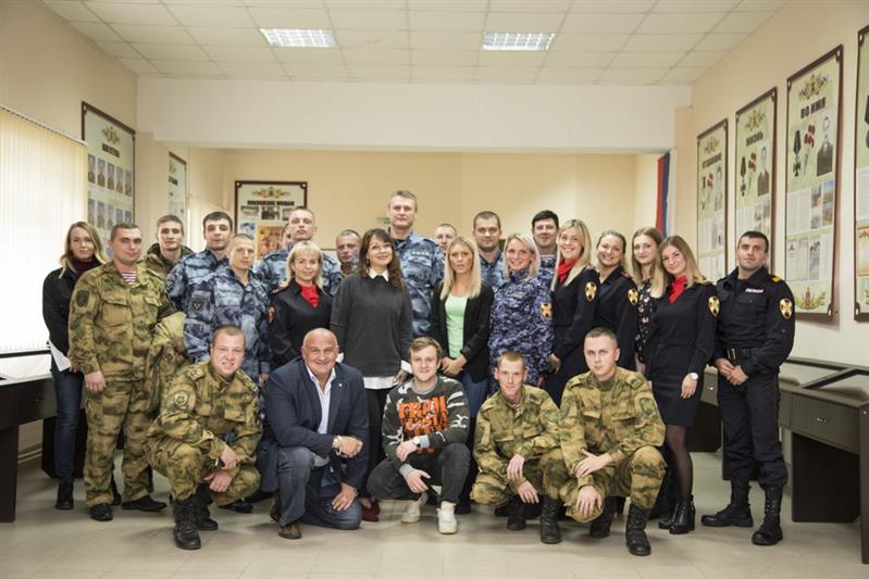 Артисты тетра и кино посетили тульский ОМОН