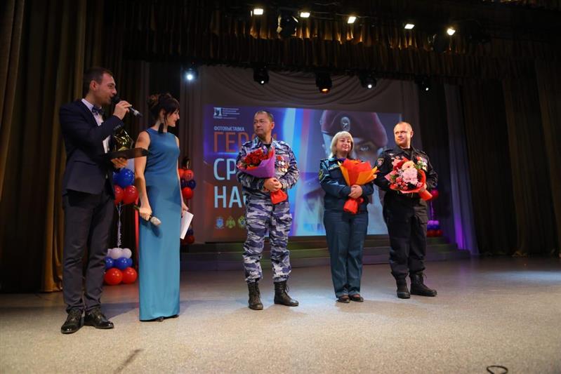 Фотовыставка Росгвардии «Герои среди нас» проводится в образовательных учреждениях Белгородской области