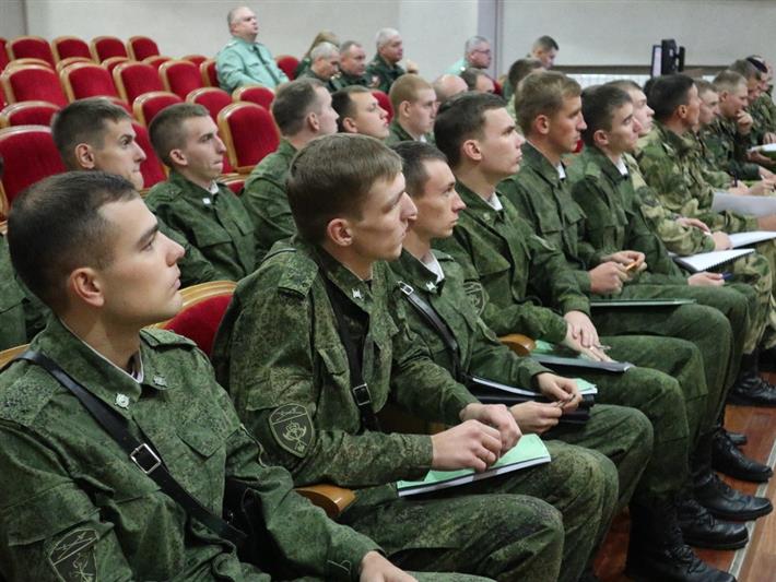 В Уральском округе прошел сбор новоприбывших офицеров – выпускников военных вузов 2018 года 