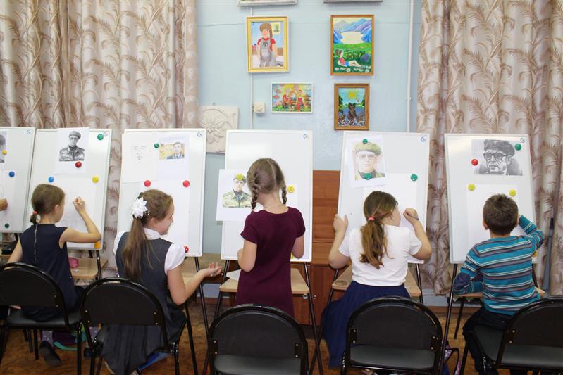 В Сыктывкаре прошел художественный конкурс для школьников, посвященный 70-летию генерала Романова