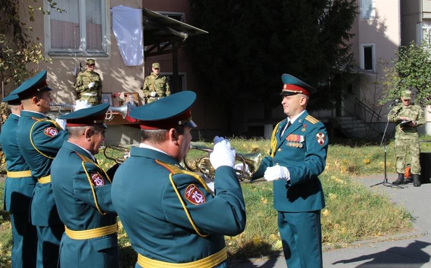 Росгвардейцы приняли участие в открытии памятной доски погибшим военнослужащим во Владикавказе