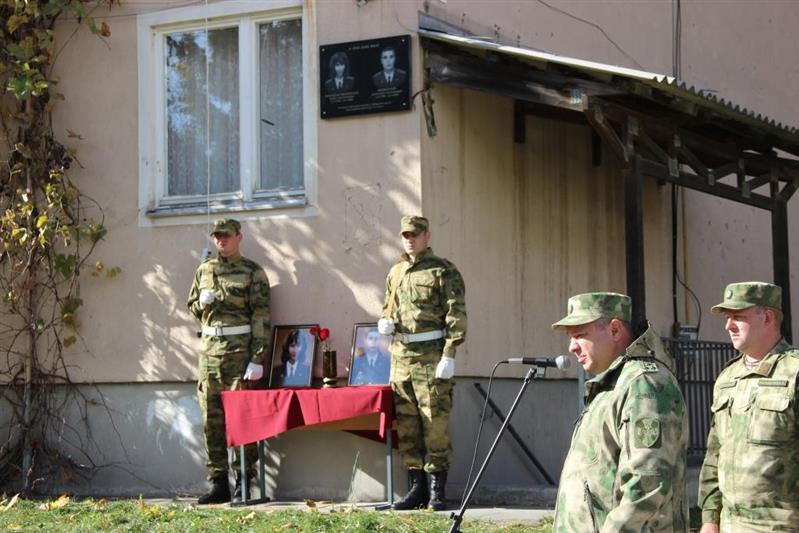 Росгвардейцы приняли участие в открытии памятной доски погибшим военнослужащим во Владикавказе