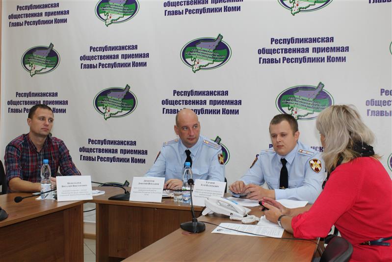 В Республике Коми сотрудники Росгвардии в прямом эфире рассказали жителям о возможности добровольной сдачи незарегистрированного оружия