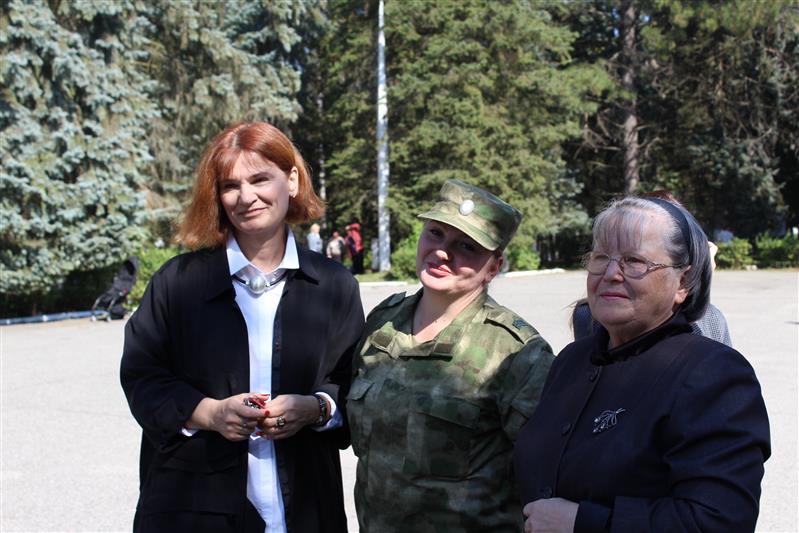 В Кабардино-Балкарии военный оркестр Росгвардии играет вальсы ко Дню пожилых людей