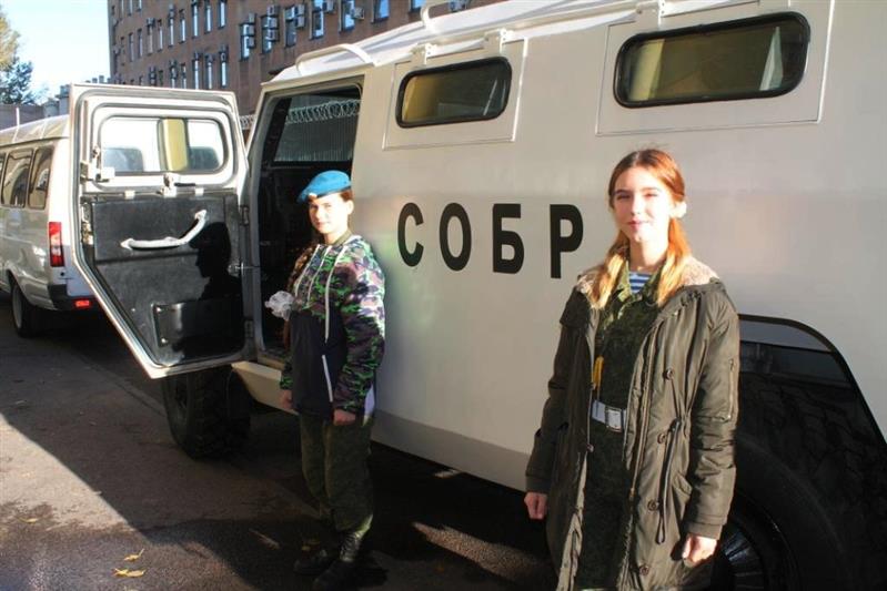Офицеры СОБР «Гранит» области провели Урок мужества для школьников