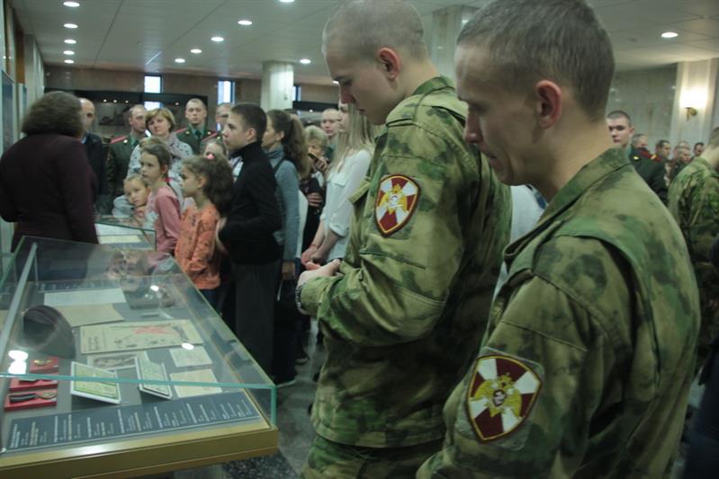 Военнослужащие и сотрудники Центрального округа Росгвардии посетили Музей Победы