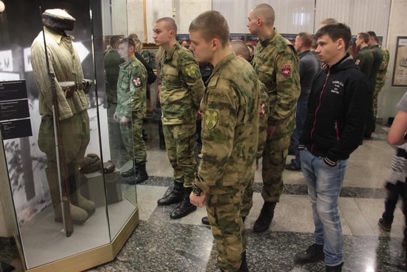 Военнослужащие и сотрудники Центрального округа Росгвардии посетили Музей Победы