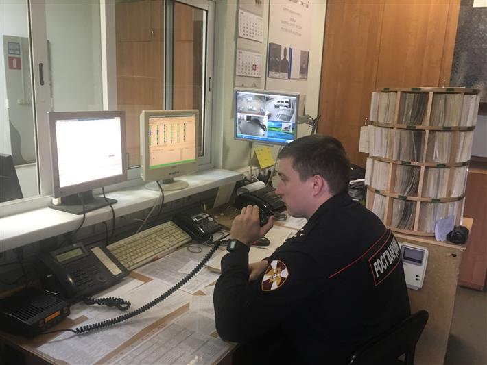 В Ивановской области и в Курске росгвардейцы задержали подозреваемых в совершении краж 