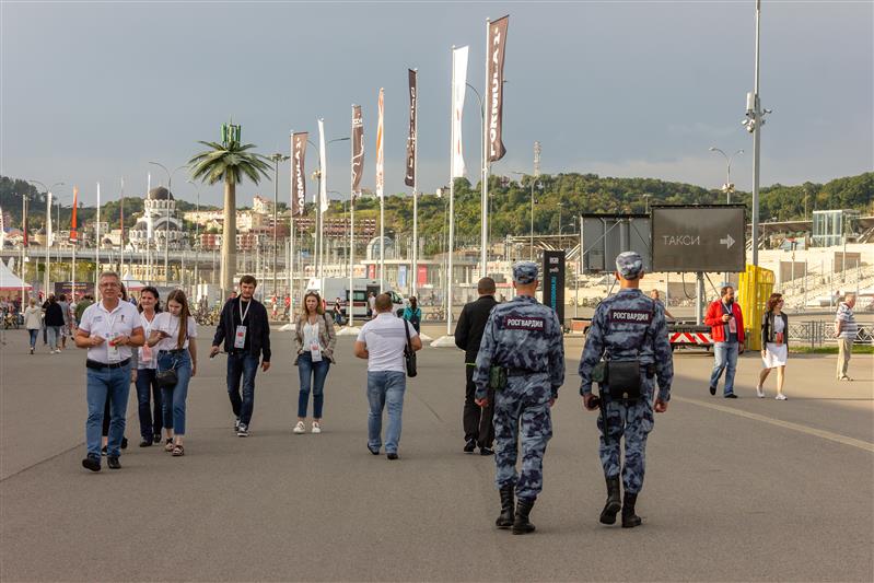 Военнослужащие и сотрудники Росгвардии обеспечили правопорядок во время российского гран-при «Формулы-1» в Сочи (фото, видео)