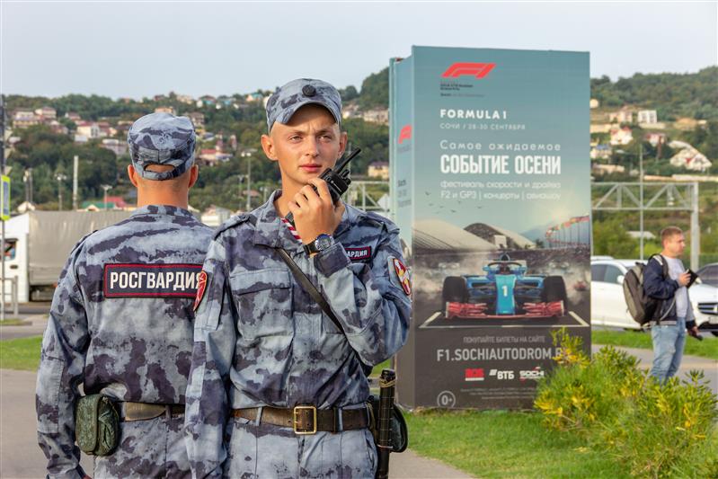 Военнослужащие и сотрудники Росгвардии обеспечили правопорядок во время российского гран-при «Формулы-1» в Сочи (фото, видео)