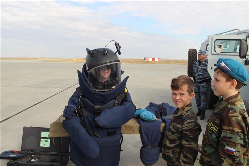 Астраханские росгвардейцы приняли участие в подведении итогов военно-патриотической игры «Юнармеец-2018» (фото)