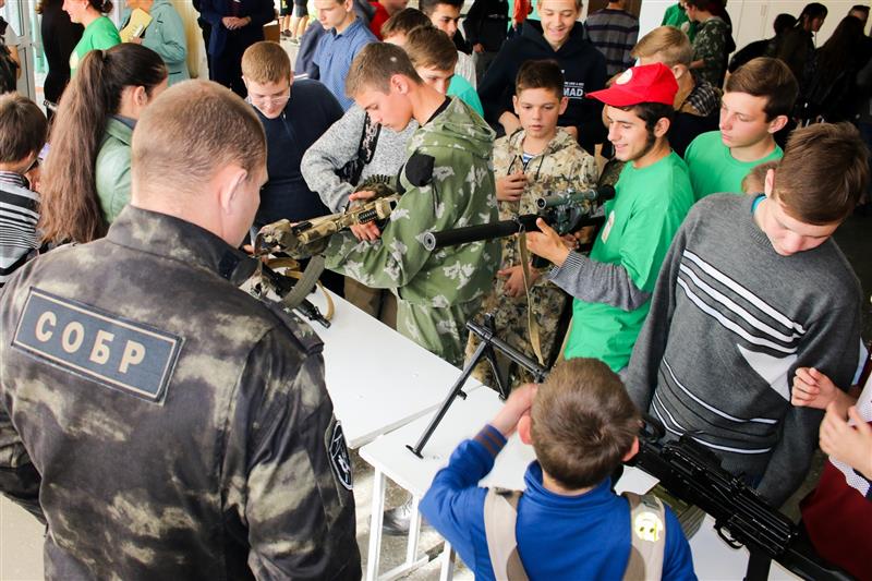 В Ставропольском крае состоялись школьные военно-спортивные игры памяти сотрудников СОБР