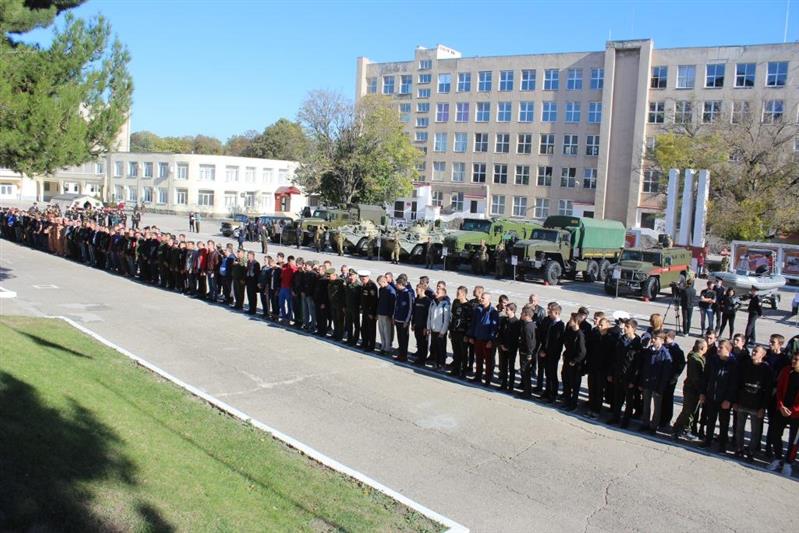Военнослужащие крымского соединения Росгвардии провели патриотическую акцию – День призывника