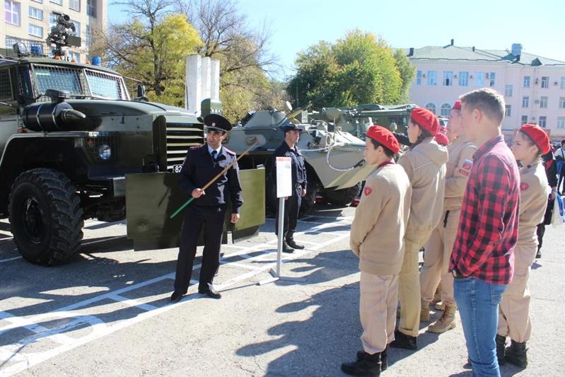 Военнослужащие крымского соединения Росгвардии провели патриотическую акцию – День призывника