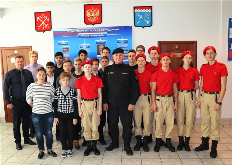 Офицеры СОБР «Гранит» области провели Урок мужества для школьников