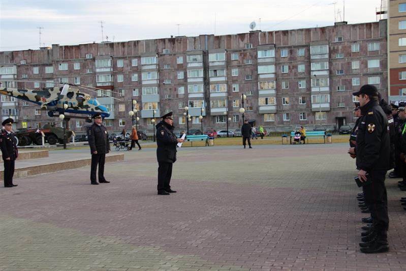 На Ямале росгвардейцы приняли участие в гарнизонном разводе и смотре автомобильной техники